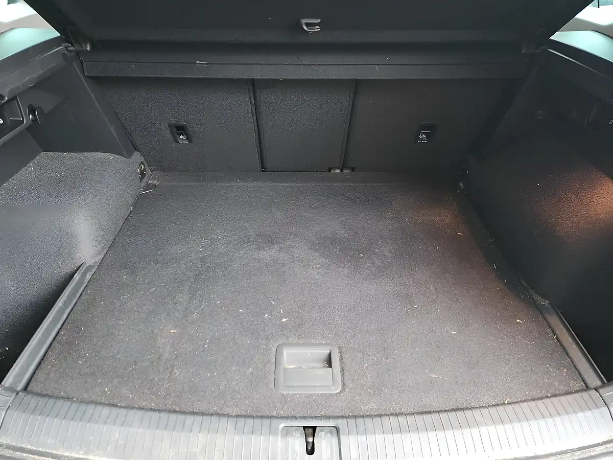 Used 2018 Volkswagen Tiguan Se Black - Interior and Exterior details 19