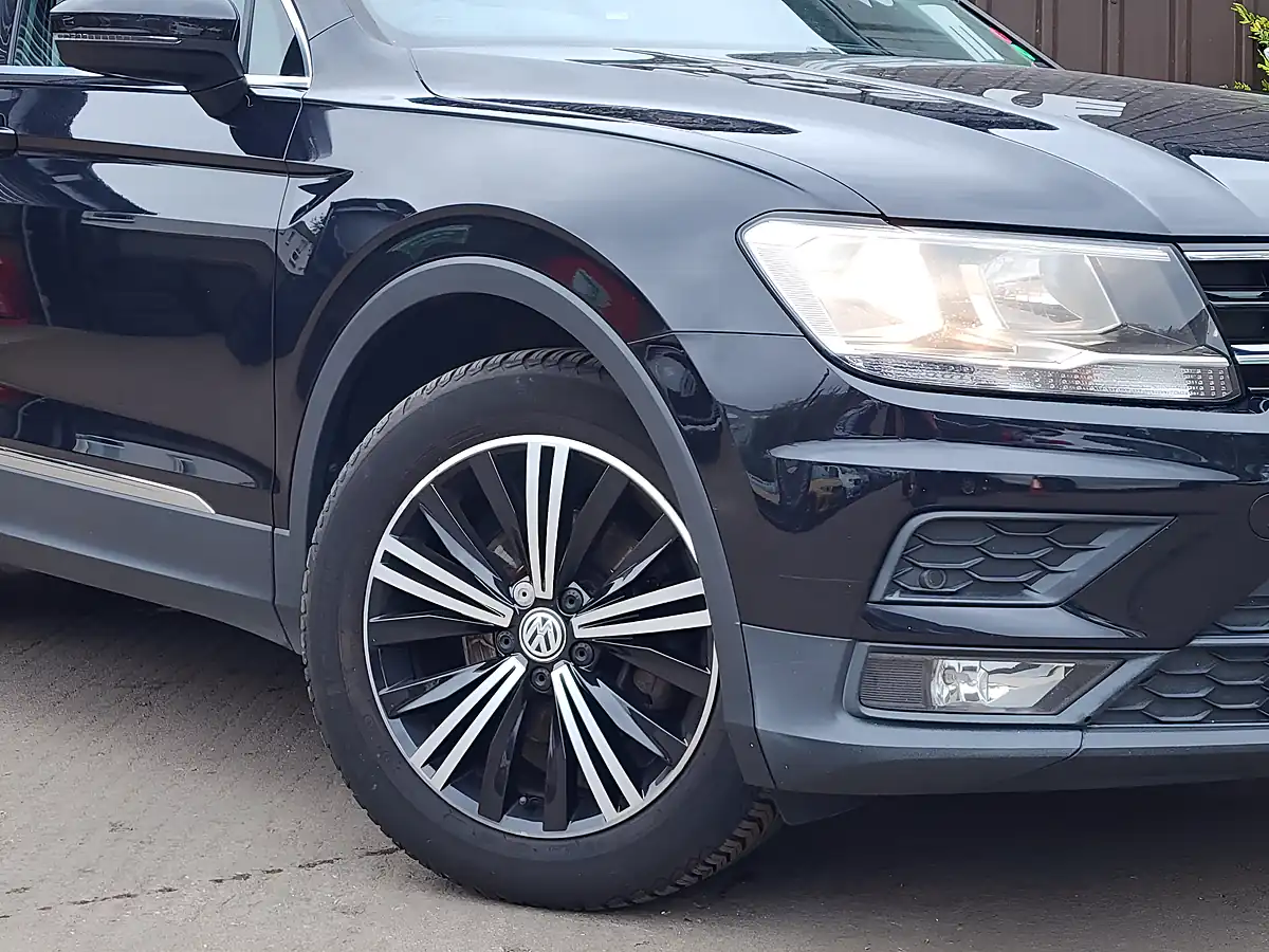 Used 2018 Volkswagen Tiguan Se Black - Interior and Exterior details 2