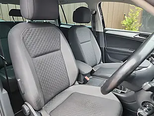 Used 2018 Volkswagen Tiguan Se Black - Interior and Exterior details 6