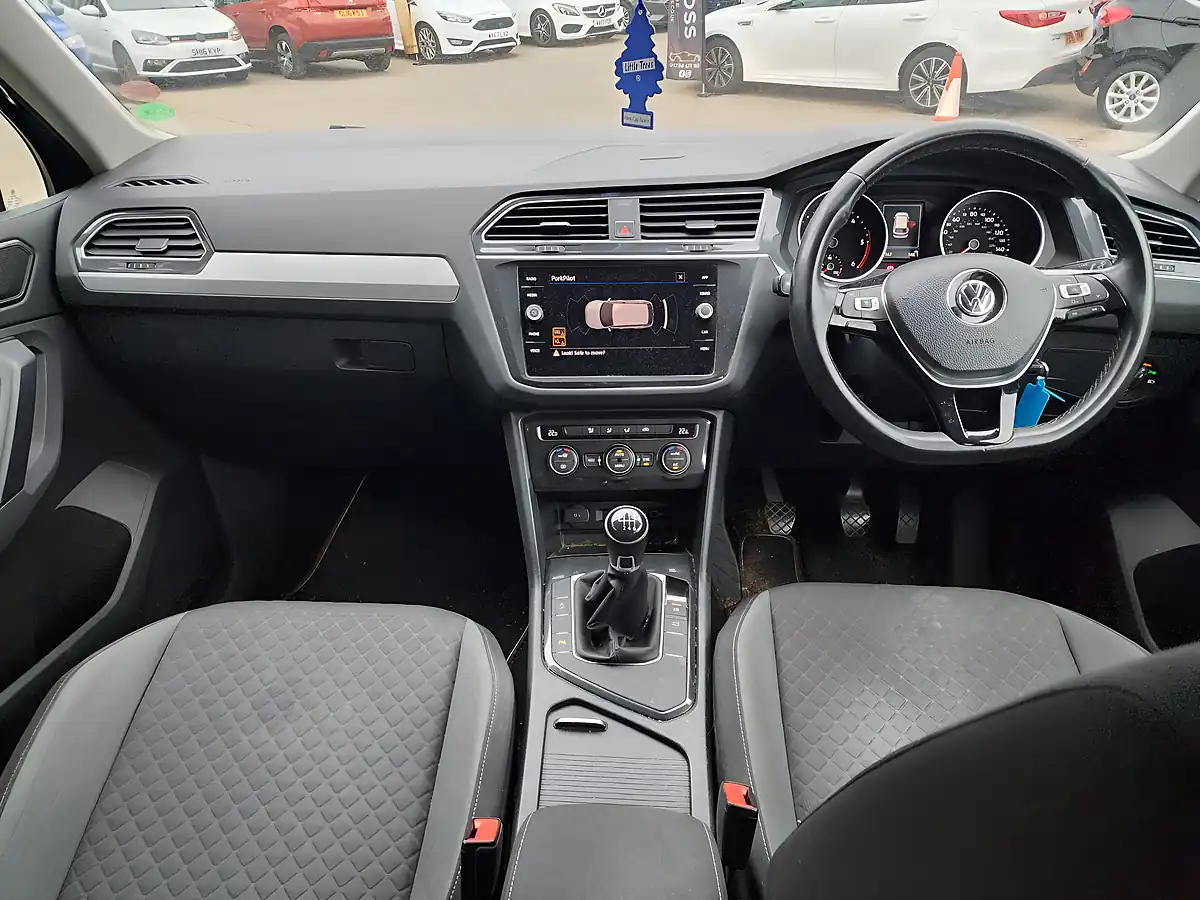 Used 2018 Volkswagen Tiguan Se Black - Interior and Exterior details 7