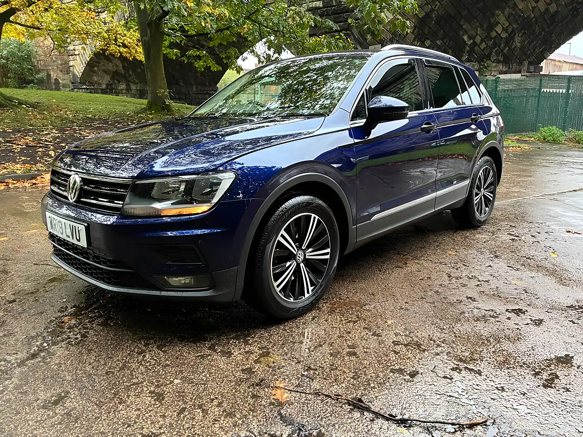 Used 2018 Volkswagen Tiguan Se Blue - Interior and Exterior details 10