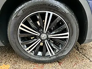 Used 2018 Volkswagen Tiguan Se Blue - Interior and Exterior details 12