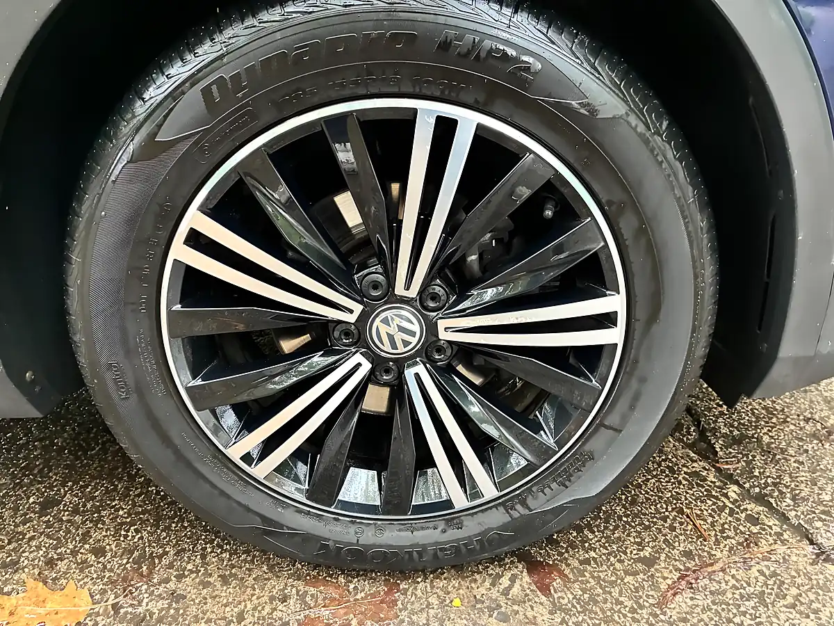 Used 2018 Volkswagen Tiguan Se Blue - Interior and Exterior details 12