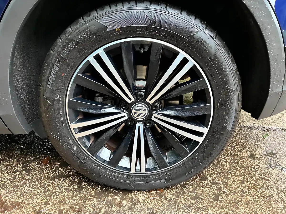 Used 2018 Volkswagen Tiguan Se Blue - Interior and Exterior details 13