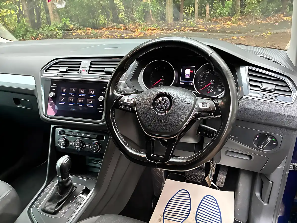 Used 2018 Volkswagen Tiguan Se Blue - Interior and Exterior details 14