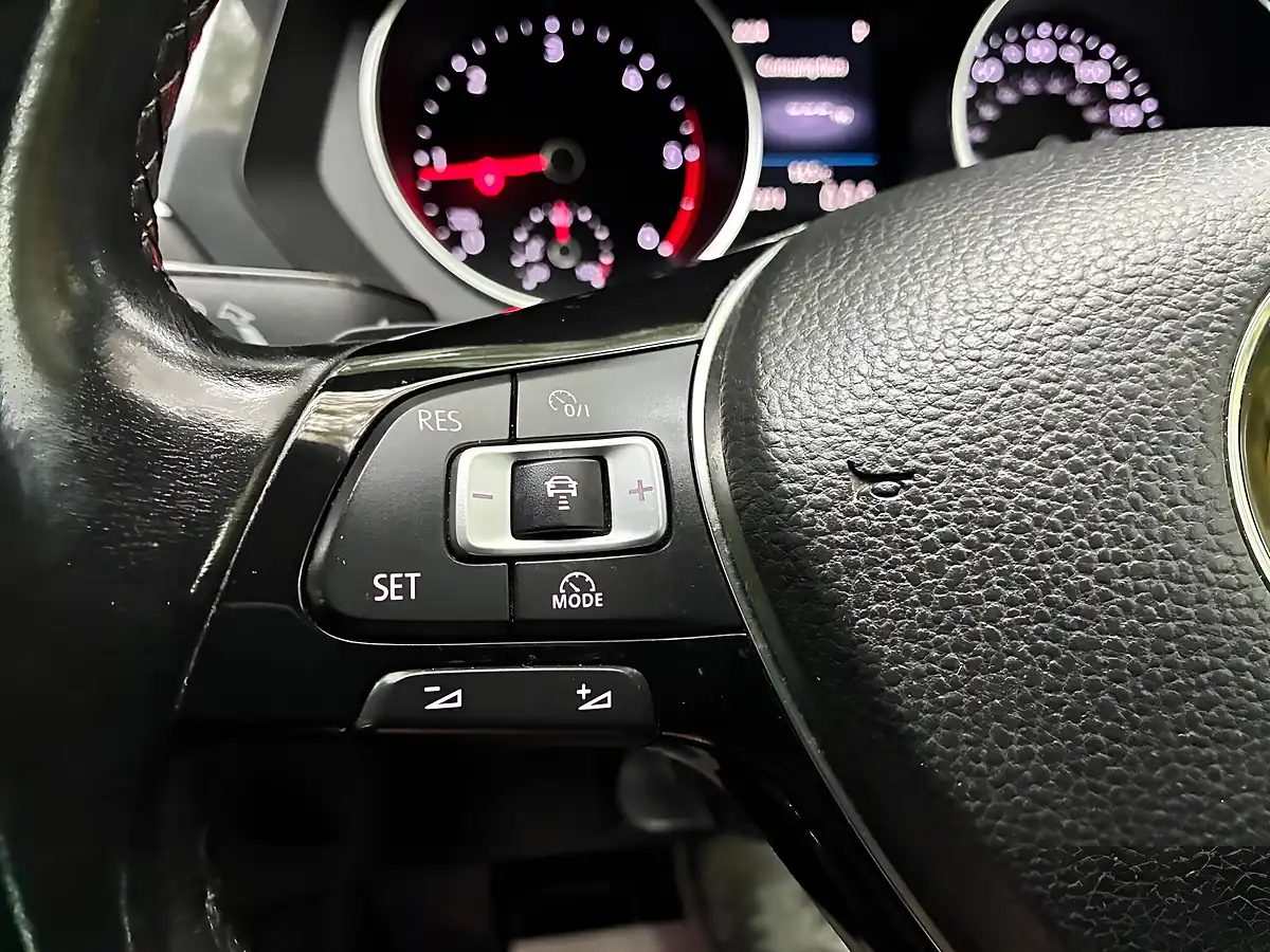 Used 2018 Volkswagen Tiguan Se Blue - Interior and Exterior details 19