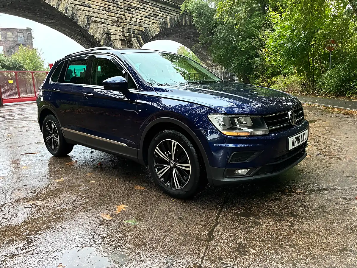 Used 2018 Volkswagen Tiguan Se Blue - Interior and Exterior details 3