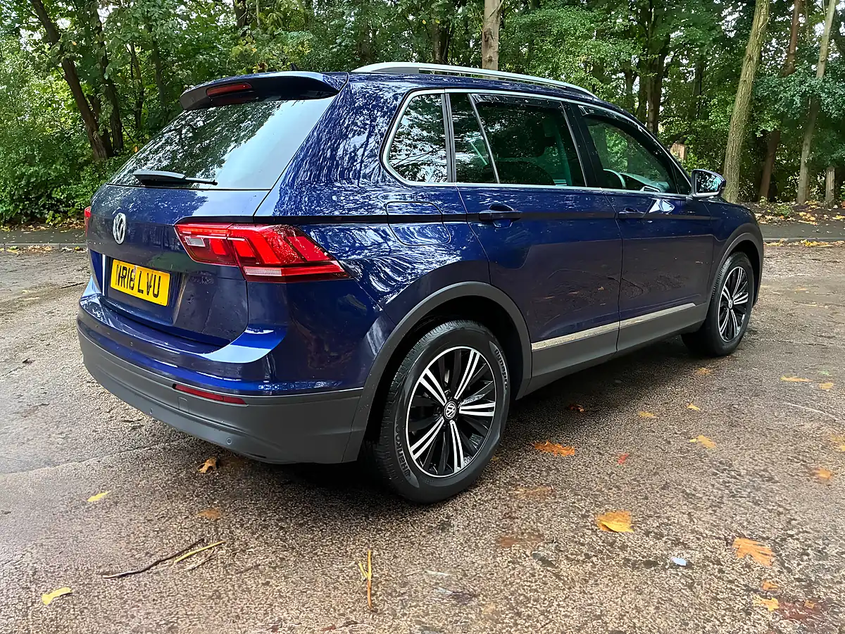 Used 2018 Volkswagen Tiguan Se Blue - Interior and Exterior details 5