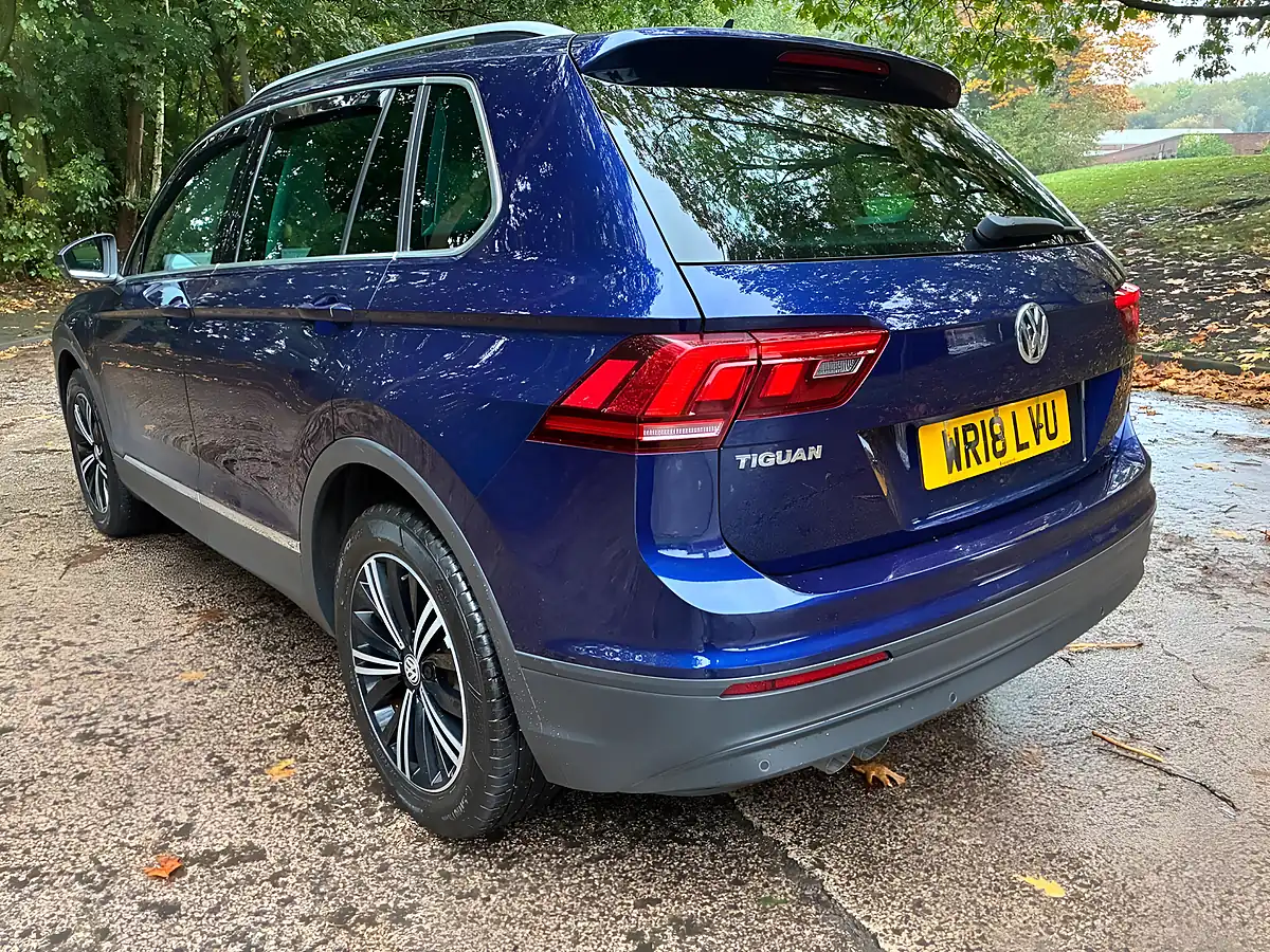Used 2018 Volkswagen Tiguan Se Blue - Interior and Exterior details 8