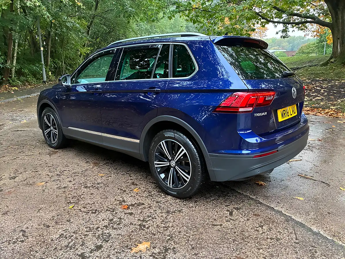 Used 2018 Volkswagen Tiguan Se Blue - Interior and Exterior details 9