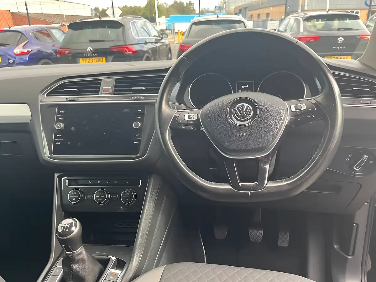 Used 2018 Volkswagen Tiguan Se Deep Black Pearl - Interior and Exterior details 10