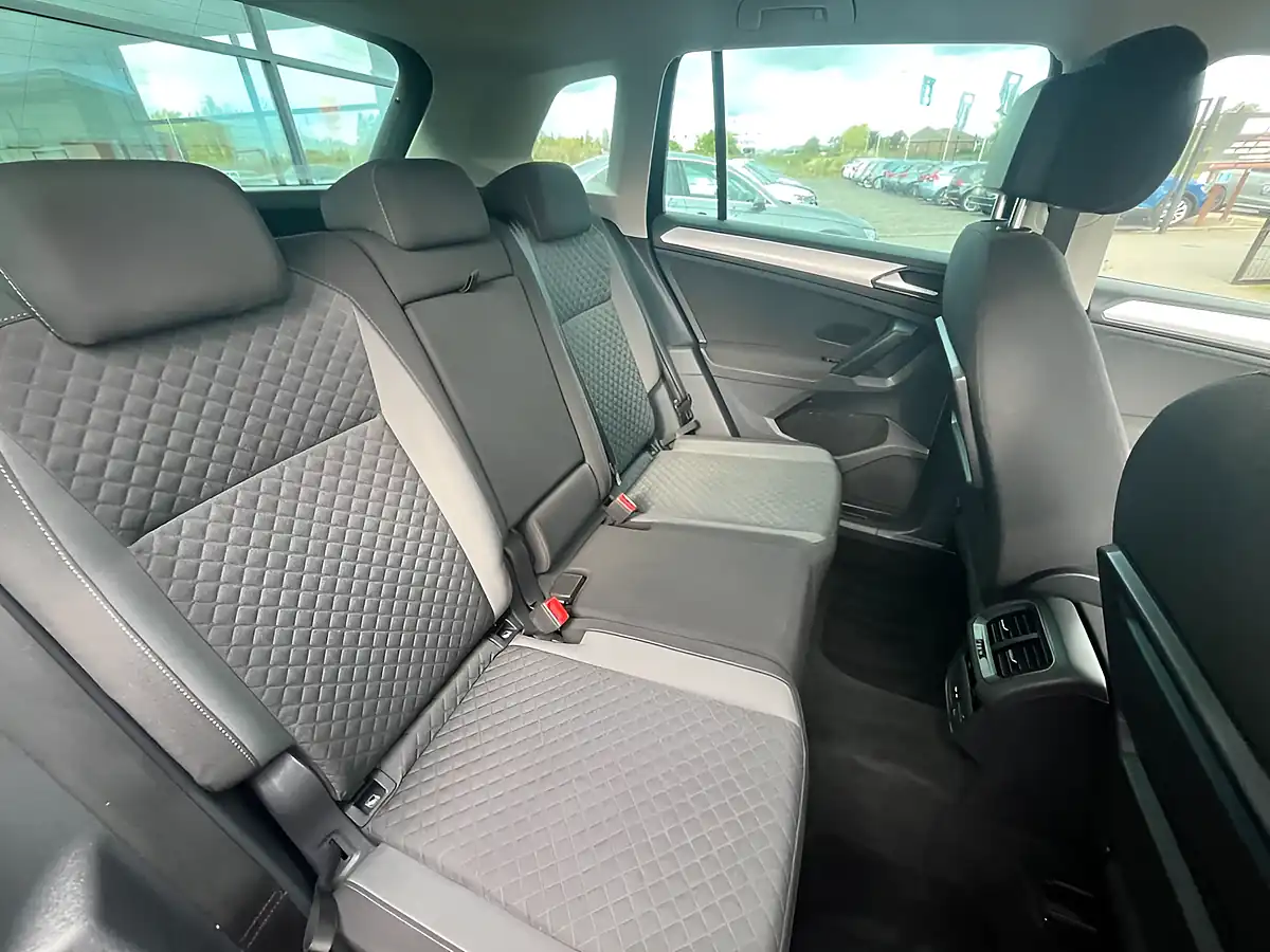 Used 2018 Volkswagen Tiguan Se Deep Black Pearl - Interior and Exterior details 12