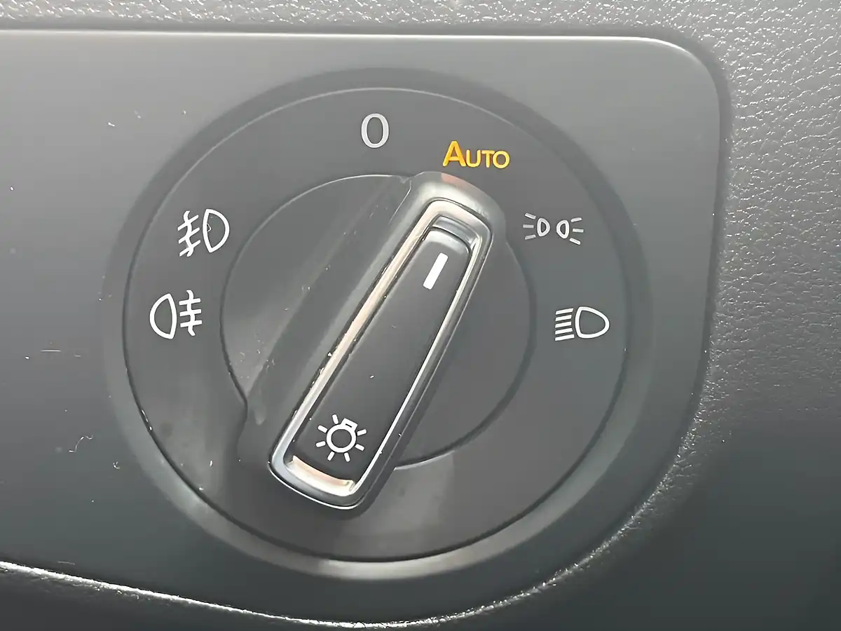 Used 2018 Volkswagen Tiguan Se Deep Black Pearl - Interior and Exterior details 13