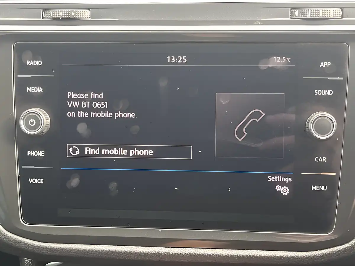 Used 2018 Volkswagen Tiguan Se Deep Black Pearl - Interior and Exterior details 17