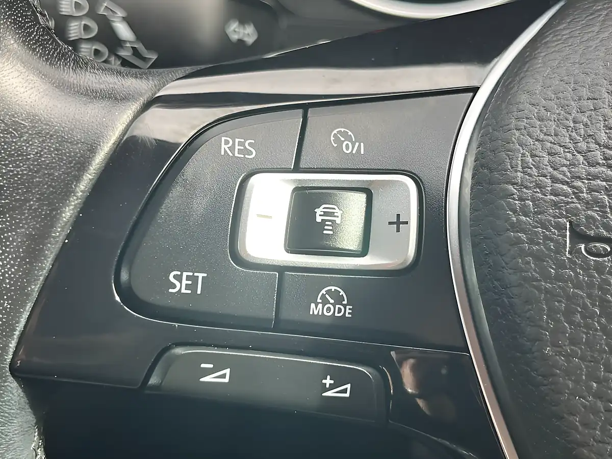 Used 2018 Volkswagen Tiguan Se Deep Black Pearl - Interior and Exterior details 19