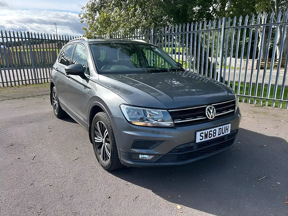 Used 2018 Volkswagen Tiguan Se Grey - Front View