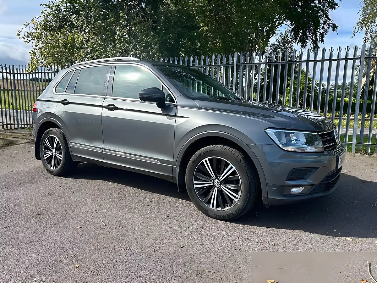 Used 2018 Volkswagen Tiguan Se Grey - Interior and Exterior details 3