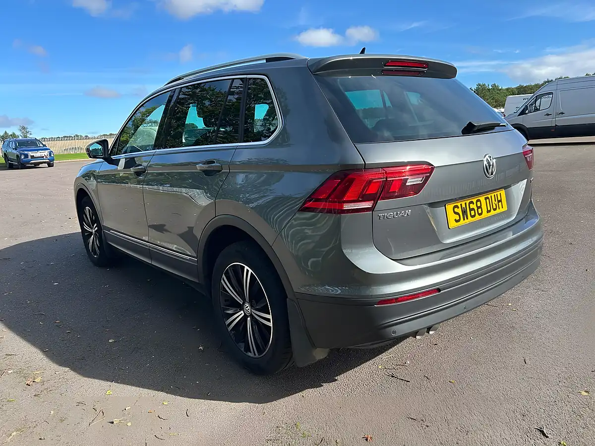 Used 2018 Volkswagen Tiguan Se Grey - Interior and Exterior details 5