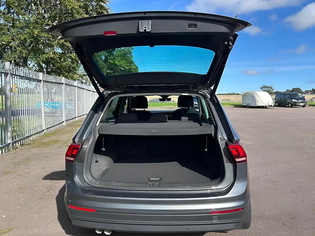 Used 2018 Volkswagen Tiguan Se Grey - Interior and Exterior details 6
