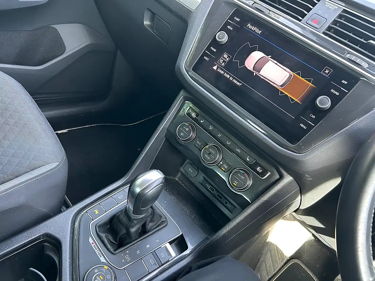 Used 2018 Volkswagen Tiguan Se Grey - Interior and Exterior details 7