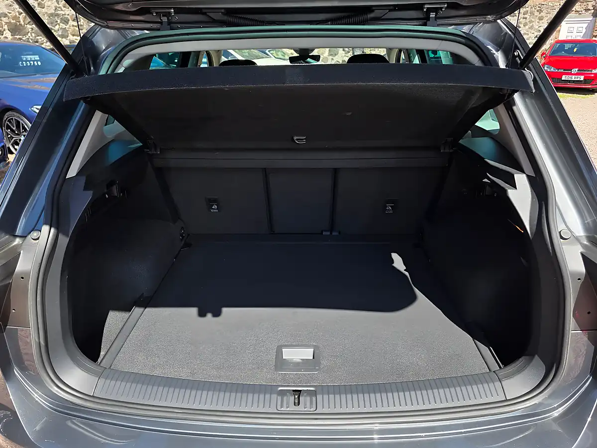 Used 2018 Volkswagen Tiguan Se Indium Grey Metallic - Interior and Exterior details 13