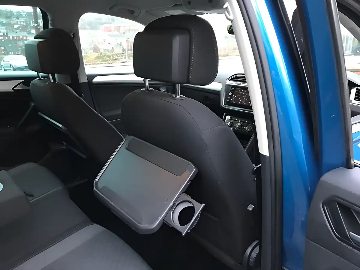 Used 2018 Volkswagen Tiguan Se Nav Caribbean Blue - Interior and Exterior details 13