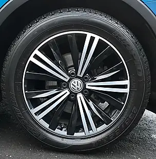 Used 2018 Volkswagen Tiguan Se Nav Caribbean Blue - Interior and Exterior details 14