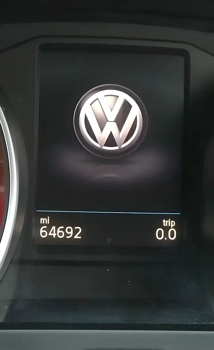 Used 2018 Volkswagen Tiguan Se Nav Caribbean Blue - Interior and Exterior details 17