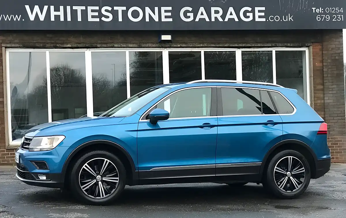 Used 2018 Volkswagen Tiguan Se Nav Caribbean Blue - Interior and Exterior details 5