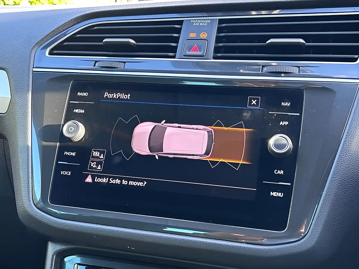 Used 2018 Volkswagen Tiguan Se Navigation Atlantic Blue - Interior and Exterior details 10