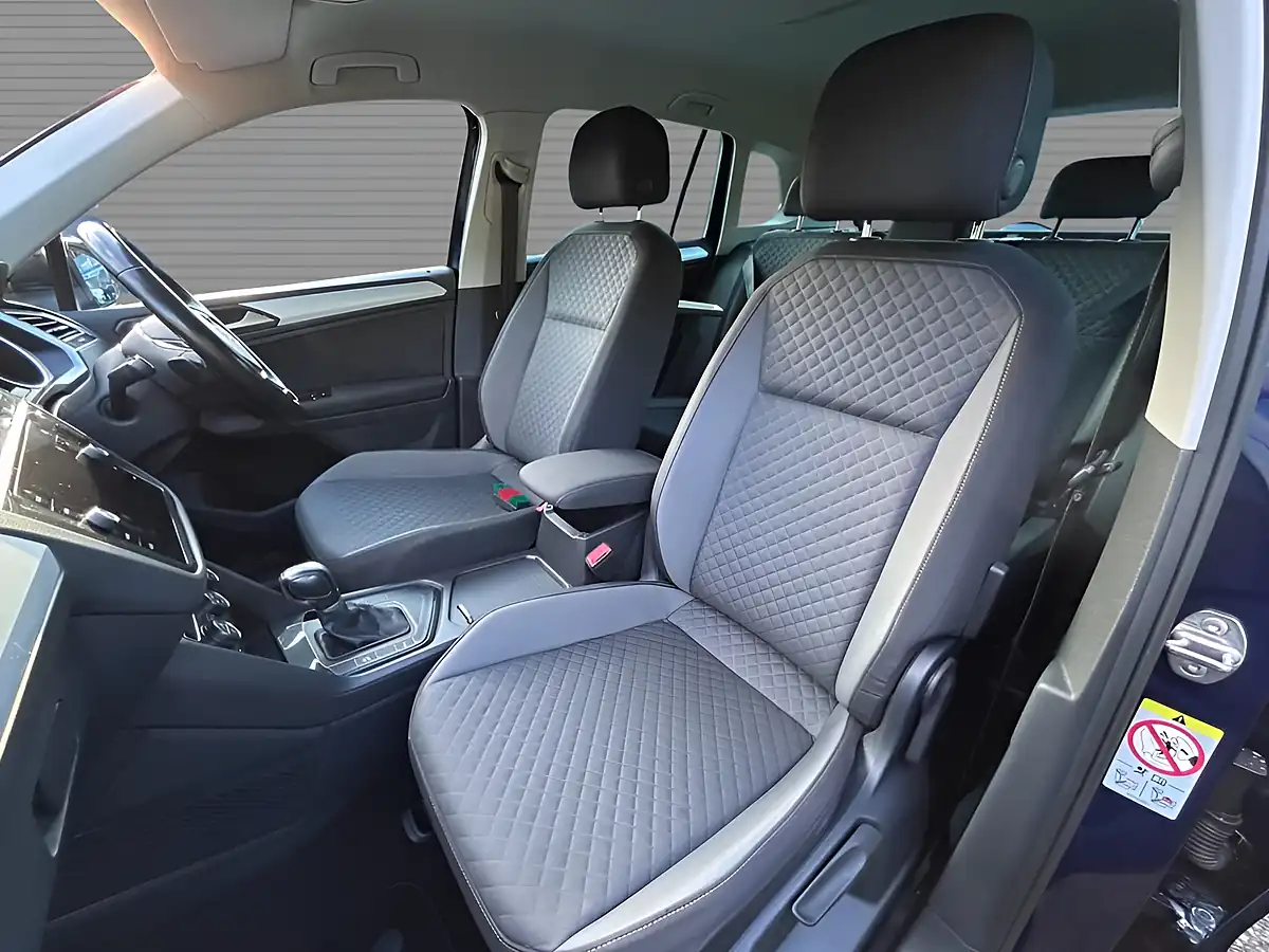 Used 2018 Volkswagen Tiguan Se Navigation Atlantic Blue - Interior and Exterior details 11