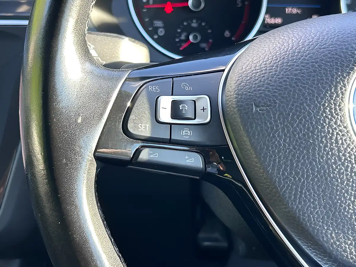 Used 2018 Volkswagen Tiguan Se Navigation Atlantic Blue - Interior and Exterior details 13