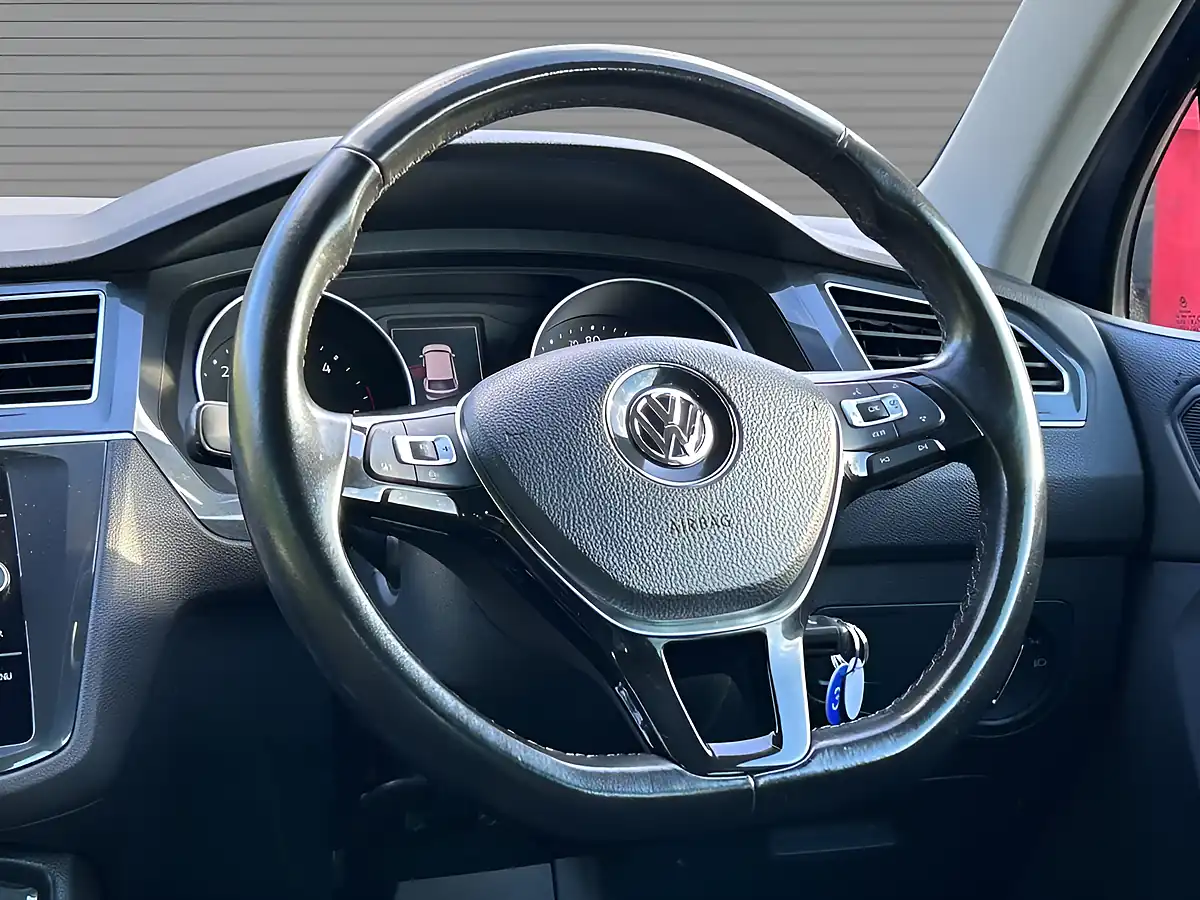 Used 2018 Volkswagen Tiguan Se Navigation Atlantic Blue - Interior and Exterior details 14