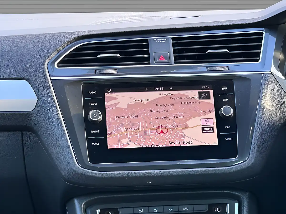 Used 2018 Volkswagen Tiguan Se Navigation Atlantic Blue - Interior and Exterior details 15