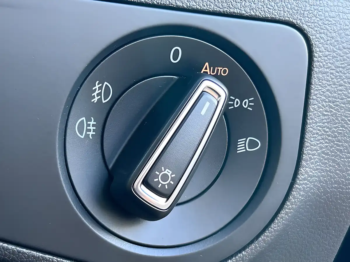 Used 2018 Volkswagen Tiguan Se Navigation Atlantic Blue - Interior and Exterior details 16