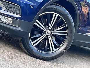 Used 2018 Volkswagen Tiguan Se Navigation Atlantic Blue - Interior and Exterior details 4