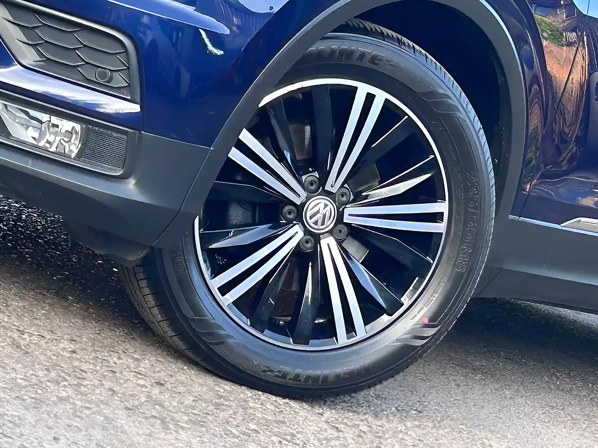 Used 2018 Volkswagen Tiguan Se Navigation Atlantic Blue - Interior and Exterior details 4