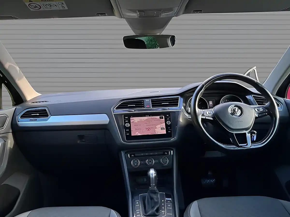 Used 2018 Volkswagen Tiguan Se Navigation Atlantic Blue - Interior and Exterior details 6