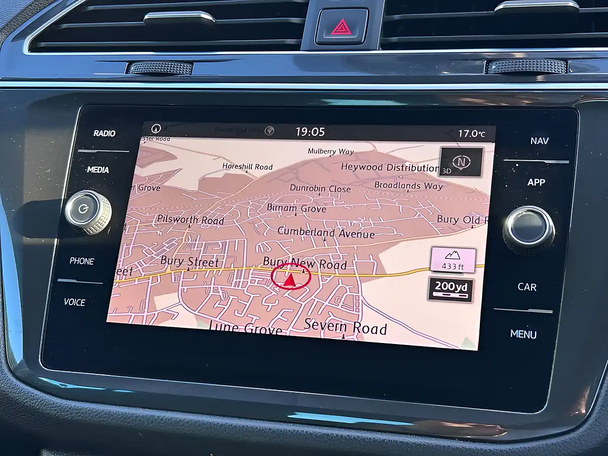 Used 2018 Volkswagen Tiguan Se Navigation Atlantic Blue - Interior and Exterior details 7
