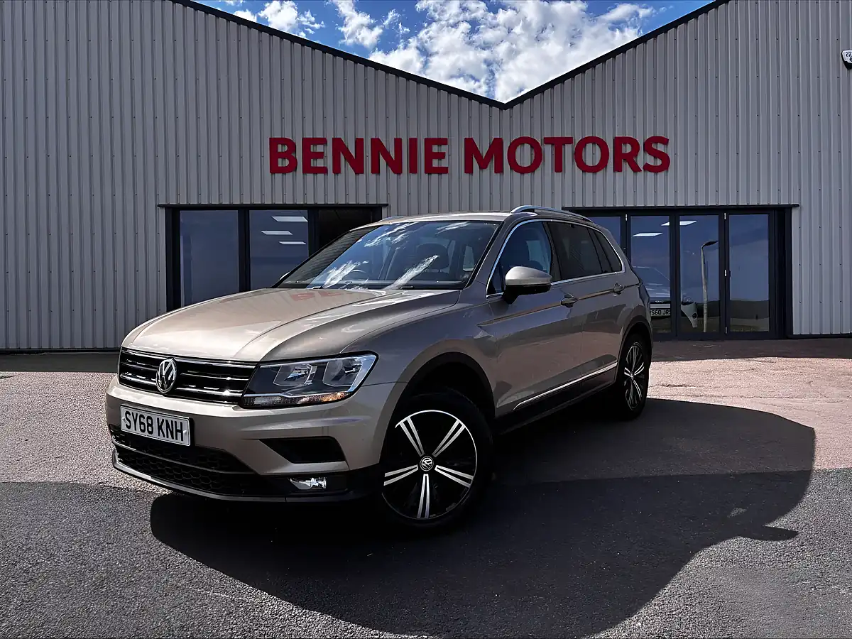 Used 2018 Volkswagen Tiguan Se Navigation Beige - Front View
