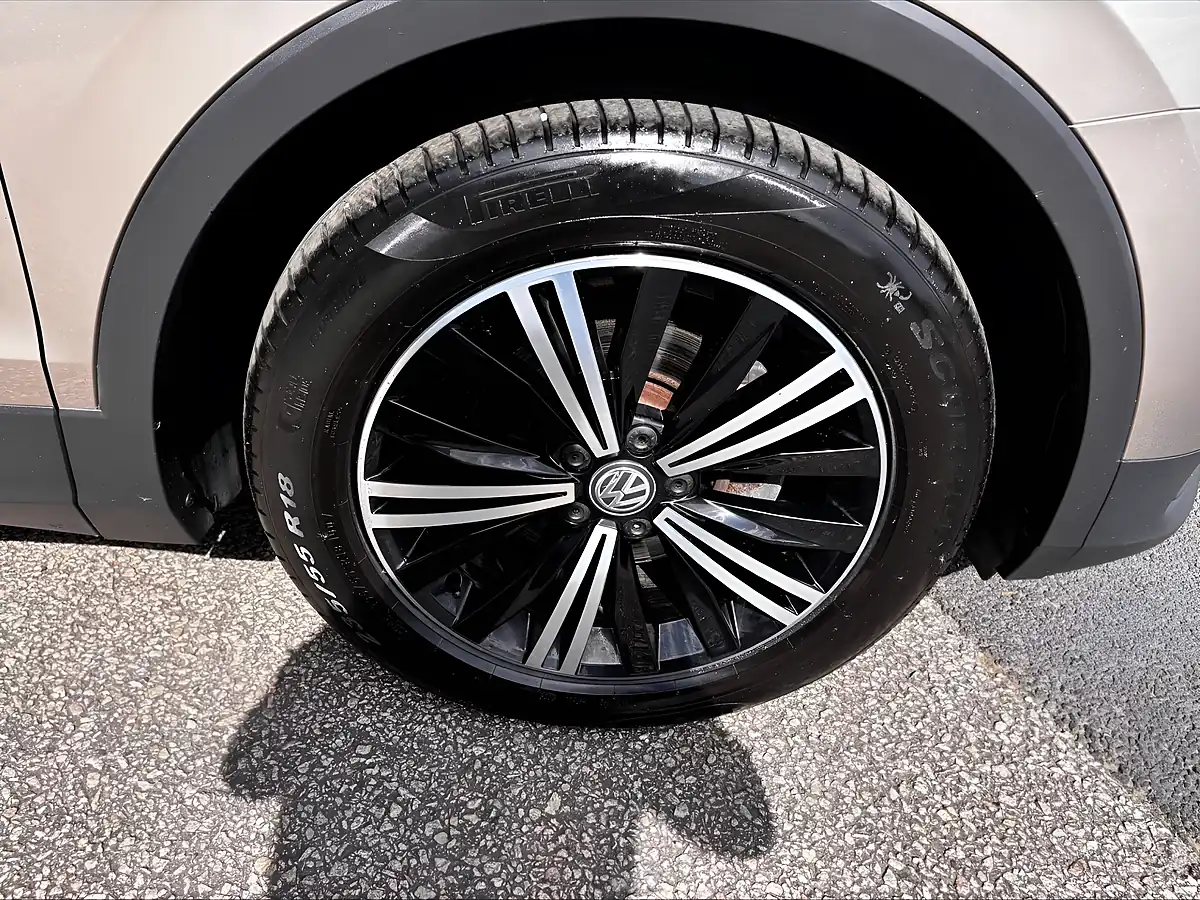 Used 2018 Volkswagen Tiguan Se Navigation Beige - Interior and Exterior details 12