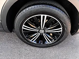 Used 2018 Volkswagen Tiguan Se Navigation Beige - Interior and Exterior details 13
