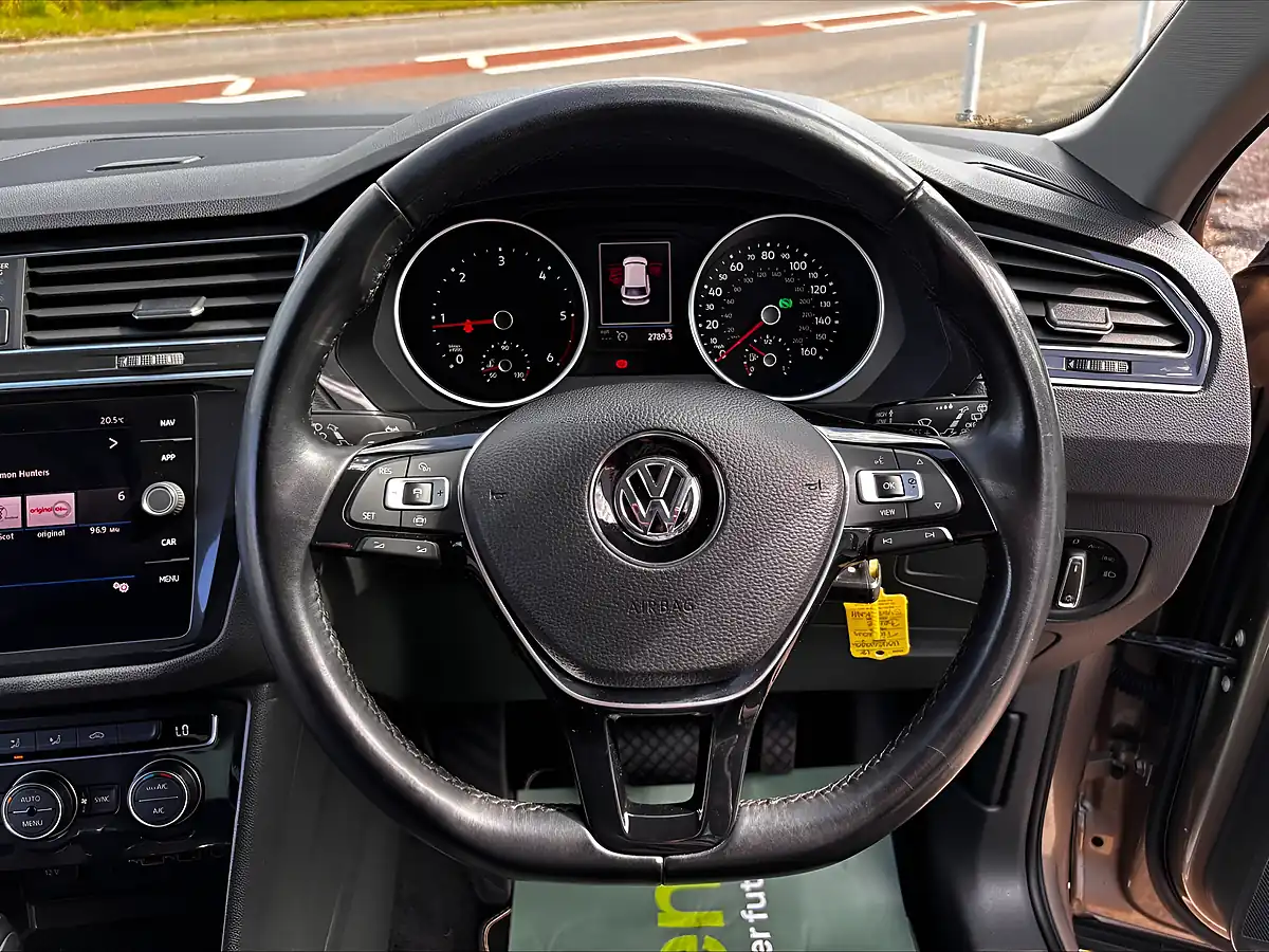 Used 2018 Volkswagen Tiguan Se Navigation Beige - Interior and Exterior details 14