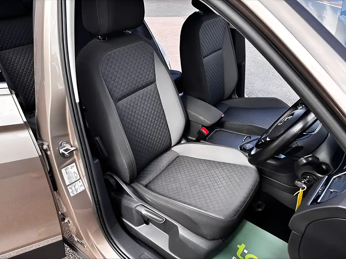 Used 2018 Volkswagen Tiguan Se Navigation Beige - Interior and Exterior details 17