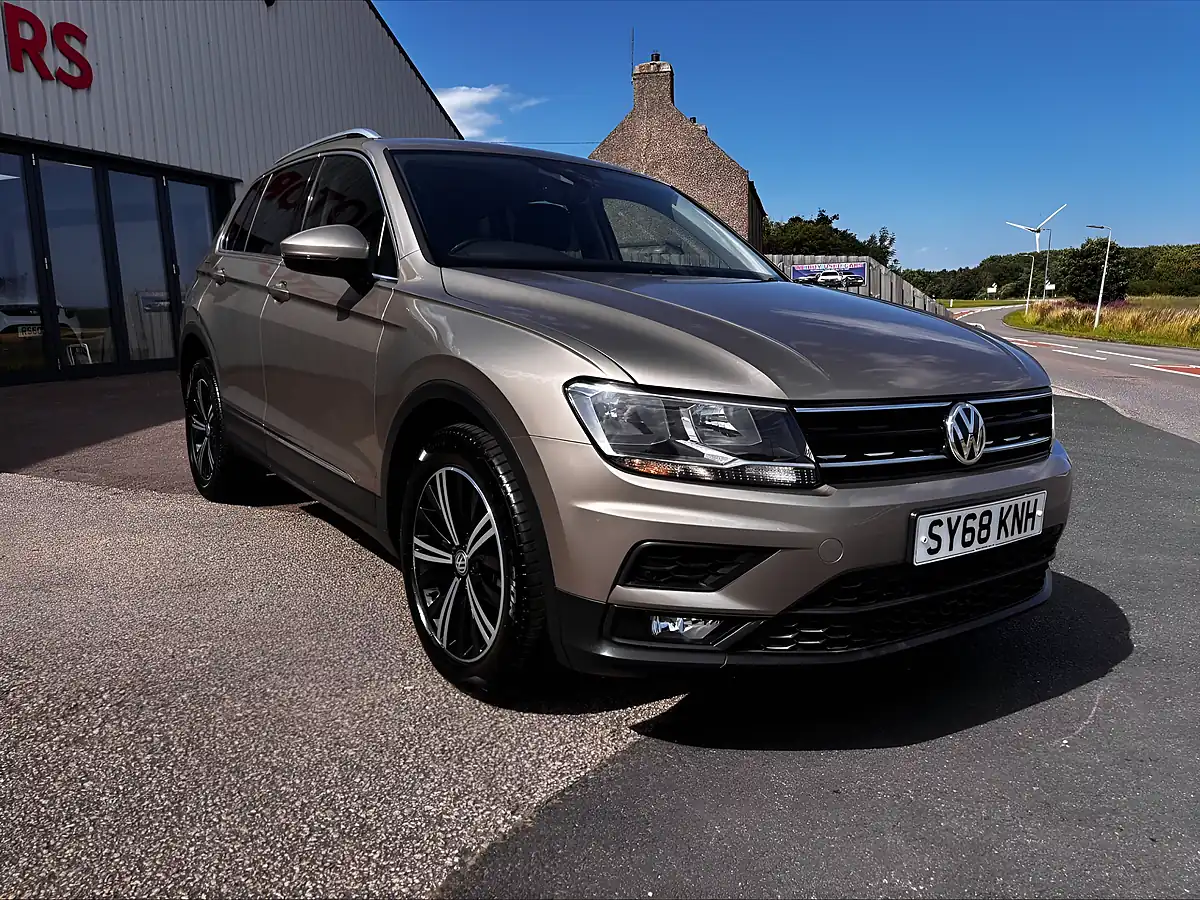 Used 2018 Volkswagen Tiguan Se Navigation Beige - Interior and Exterior details 2
