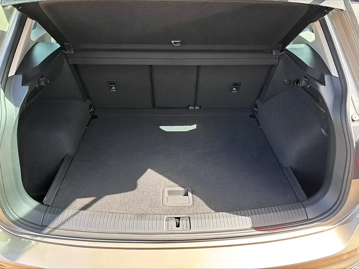 Used 2018 Volkswagen Tiguan Se Navigation Beige - Interior and Exterior details 20