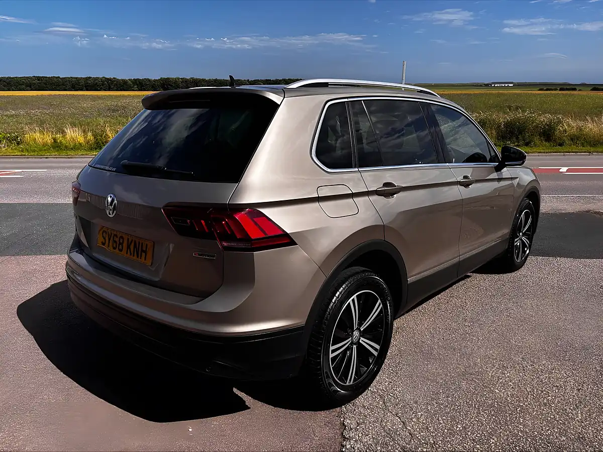 Used 2018 Volkswagen Tiguan Se Navigation Beige - Interior and Exterior details 3