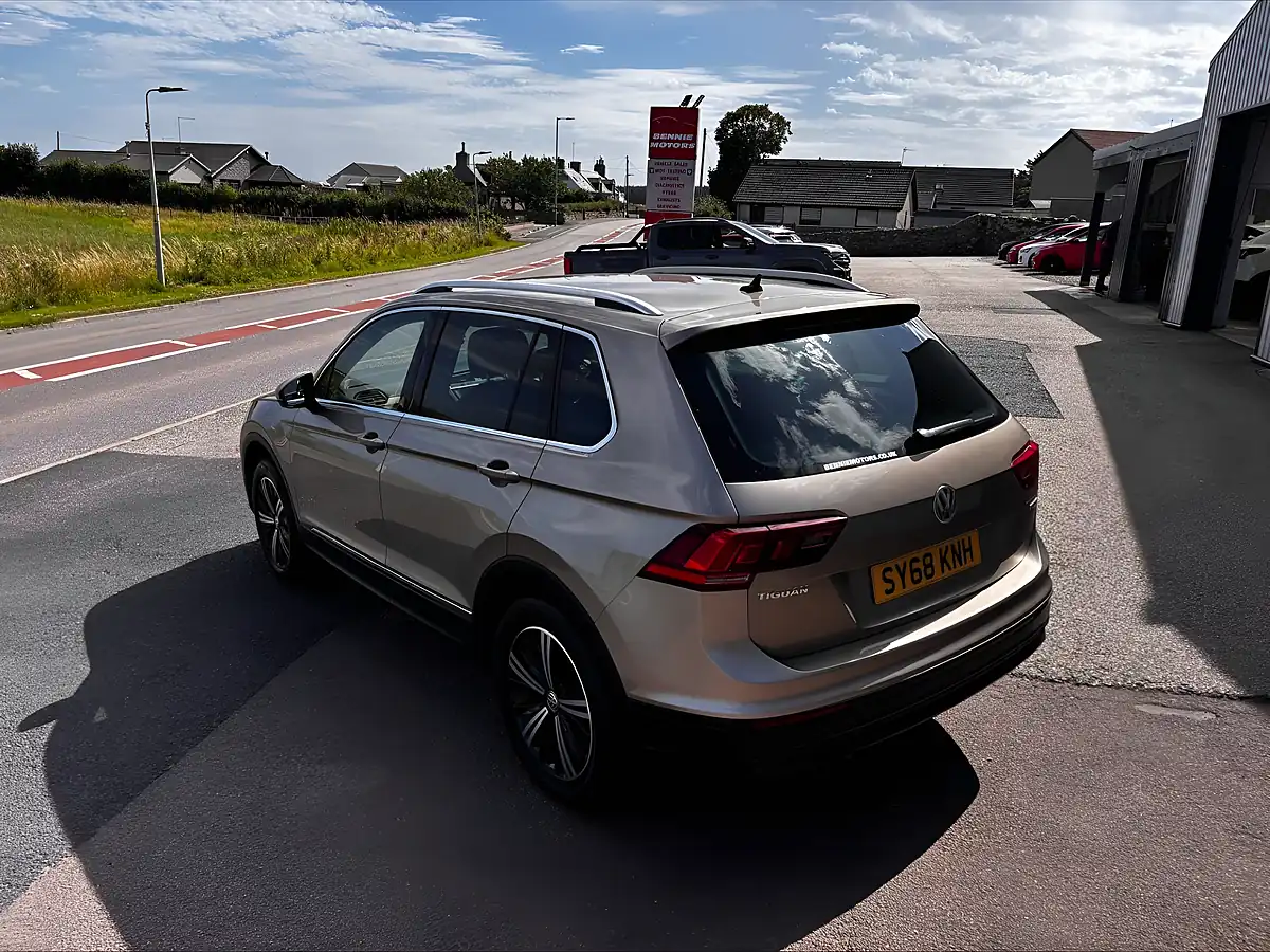 Used 2018 Volkswagen Tiguan Se Navigation Beige - Interior and Exterior details 5