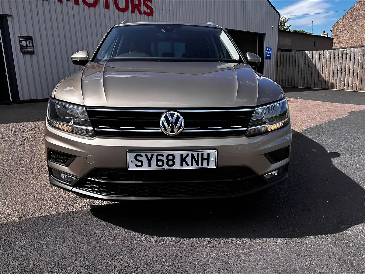 Used 2018 Volkswagen Tiguan Se Navigation Beige - Interior and Exterior details 6