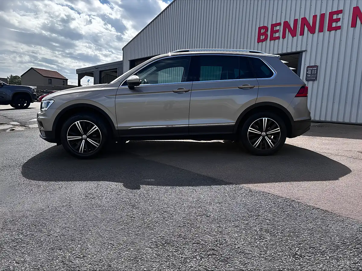 Used 2018 Volkswagen Tiguan Se Navigation Beige - Interior and Exterior details 8